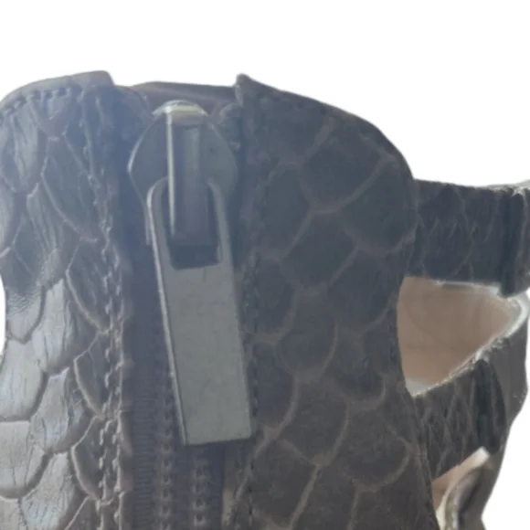 Rouge Helium Zip Up Gator Heels - Picture 16 of 16